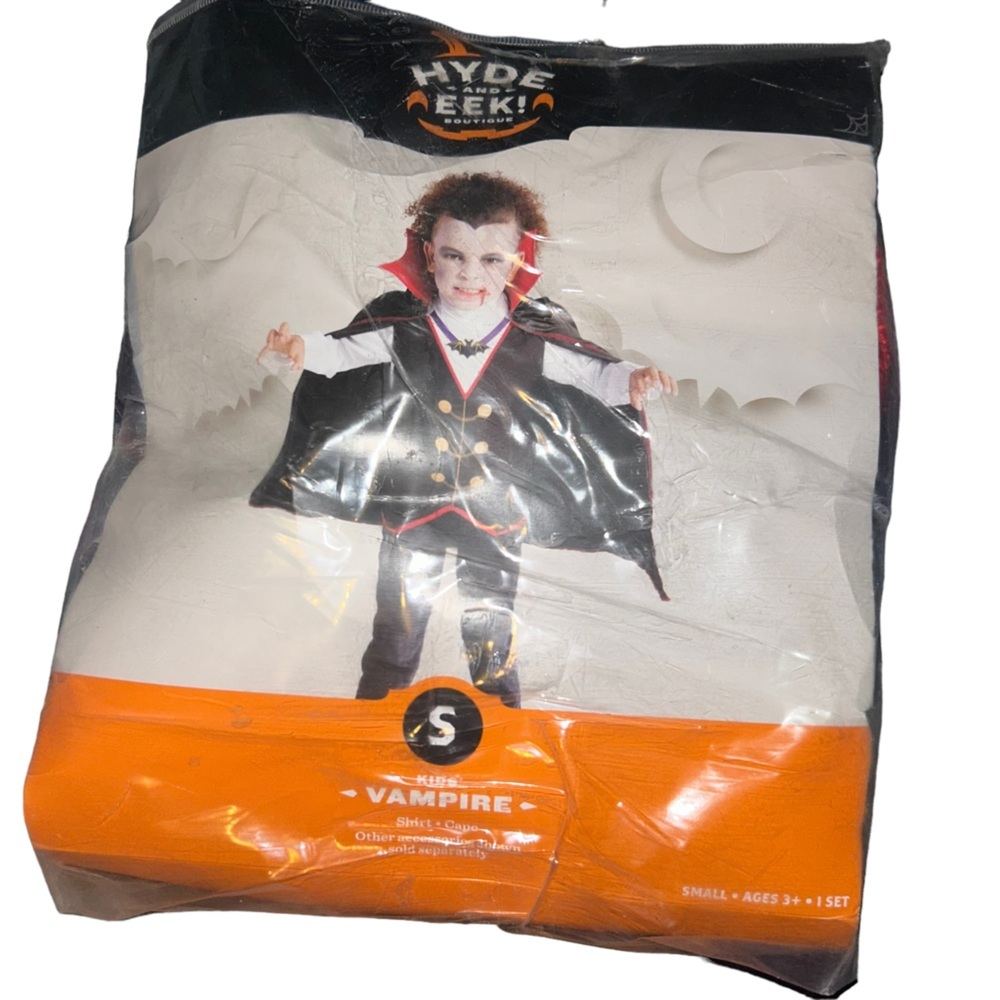 Like new kids vampire Halloween costume with cap size 4-7 toddler kids Dracula